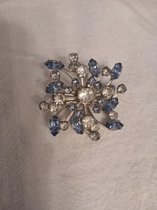 Broche vintage de diamantes de imitación, diamantes de imitación azules y blancos  - Imagen 1 de 4