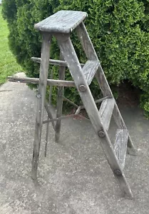 Vintage 4 Foot 4' Wood Stepladder 3 - 4 Step Ladder - Heavy usage/wear - Picture 1 of 5