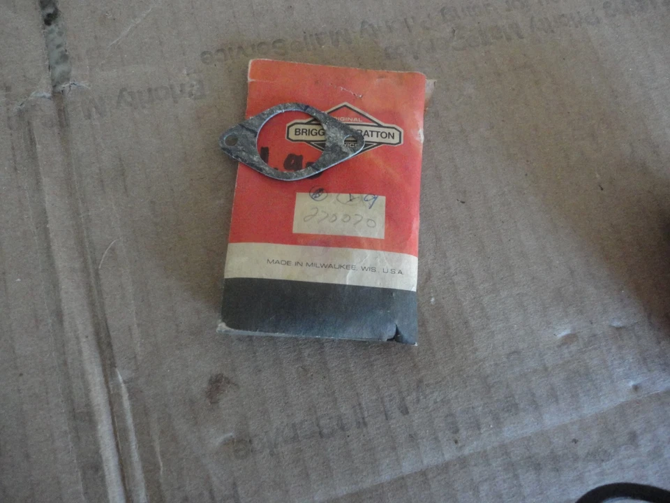 ONE New Genuine Briggs & Stratton 270070 Intake Gasket FREE SHIPPING Foto 1 de 1