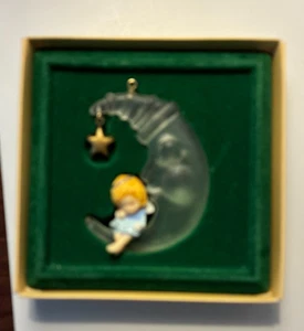 Vintage Punze "Heavenly Nap Moon Ornament" 1980 Baumschneider Sammlung - Bild 1 von 3
