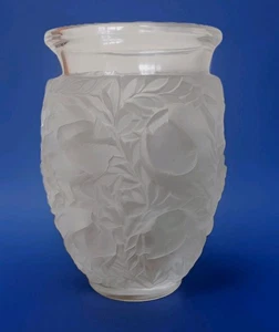 Lalique 'Bagatelle' Heavy Weight Vase with Birds Foliage Decor - Picture 1 of 3