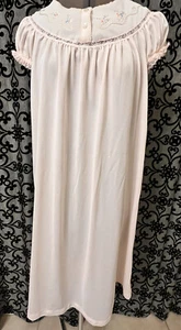 Vintage JC Penny Nightie Nightgown Pink Embroidered Lace Short Sleeve Sissy M - Picture 1 of 5