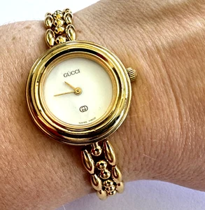 Gucci 978.002 White Dial Gold Plated Quartz Swiss Ladies Watch 11/12.2 Runs - Picture 1 of 13