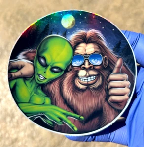 Adesivo olografico alieno Big Foot impermeabile vinile psichedelico trippy art decalcomania - Foto 1 di 2