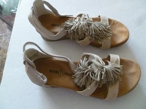 Minnetonka womans shoe 6 heel leather canvas NEW sandel natural rubber bottom - Picture 1 of 7