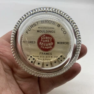 Antico fermacarte pubblicitario Furst Bros Baltimore MD dadi gioco cornici 18 - Foto 1 di 7