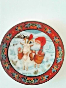 Norway Suzanne Toftey Designs Ceramic Plate Magnet Nisse and Goat, New - Picture 1 of 1