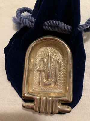 HANDMADE EGYPTIAN STERLING SILVER SMALL HIEROGLYPHICS RELIEF CARTOUCHE COINTRA Y - Image 1 of 4