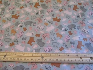 Baumwollstoff grau mit bunten Schweinen BTY - Bild 1 von 1