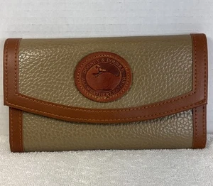 Portafoglio donna vintage Dooney and Bourke in pelle per tutte le stagioni, beige e marrone - Foto 1 di 18