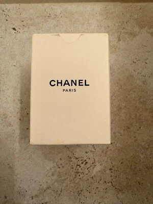 香奈儿 Premiere 20 毫米镀金保护壳,带黑色和金色表带... — 第 1/4 张图片