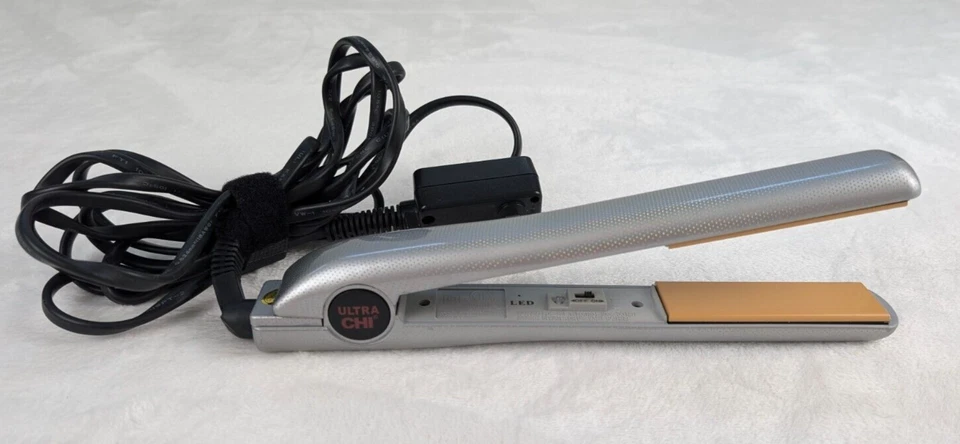 Plancha de pelo Chi Ultra Professional cerámica salón GF6515 1" plateada Foto 1 de 4