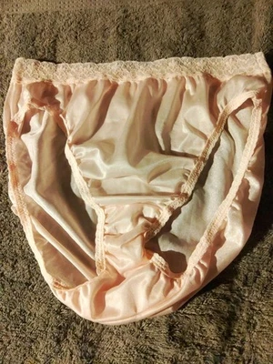 Bragas Hicut Talla 7 Vintage Fruit of the Loom 100% Nylon con etiqueta, Encaje Ancho  Foto 1 de 4