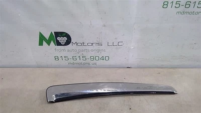 Chevrolet Tahoe 2017-2018 exterior moldura delantera derecha OEM 23278858 Foto 1 de 4