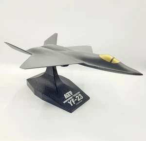 NORTHROP McDonnell Douglas® YF-23 Contractor Desktop Resin Model – Maßstab 1:72 - Bild 1 von 9