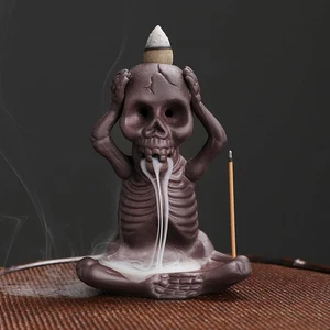 Totenkopf Dekor Reverse Flow Räuchergefäß mit Zapfen, Stäbchen und Matte - Bild 1 von 12