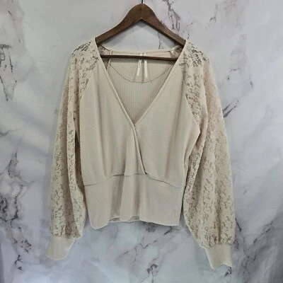 Camisa de mujer de Anthropologie grande crema manga encaje globo imitación envoltura suéter Foto 1 de 4