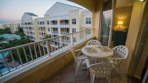 FLORIDA VACATION WEEK ● June 14-21 ● Weston, FL ● 2 Bedroom Suite Sleeps 6 - Picture 1 of 22