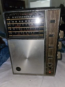 Vintage 5 Band Transistor Radio - Picture 1 of 11
