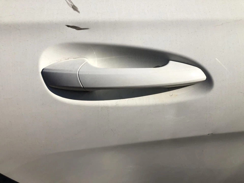 2014 梅赛德斯-奔驰 CLA250 右门把手原始设备制造商二手 2047602734 100K 英里 — 第 1/1 张图片