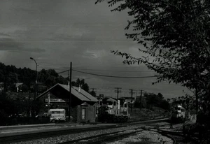 Vintage 5x3.5  Train Photograph - Picture 1 of 2