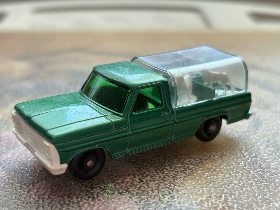 Vintage Matchbox 1968 No.50 Kennel Truck Green- ALL FOUR DOGS and Clear lid! - Image 1 of 4