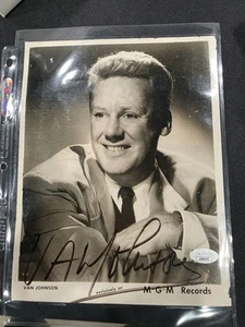 VAN JOHNSON SIGNED VINTAGE PROMOTIONAL PHOTO JSA AUTHENTICATION  - Picture 1 of 2
