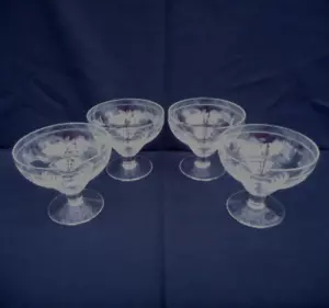 4 Stuart Eisbecher / Dessertgläser - 200 ml - geätzte Blätter & Punkte - 9 cm hoch - Bild 1 von 5