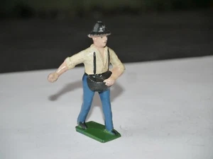 FIGURINE PLOMB BF FERME PAYSAN BLANC ET BLEU CHAPEAU NOIR SÈME - Picture 1 of 2