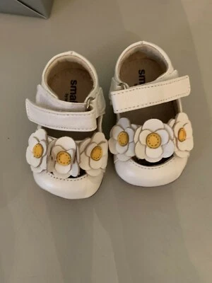 Белые сандалии See Kai Run Smaller Bari 0-6 месяцев с желтой коробкой цветов - Изображение 1 из 4