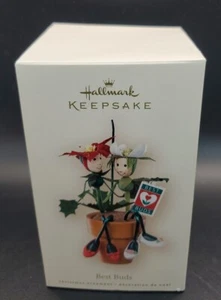 2007 Hallmark Denkmal Ornament Best Buds QXG6259 Friends Blumen rot weiß - Bild 1 von 3
