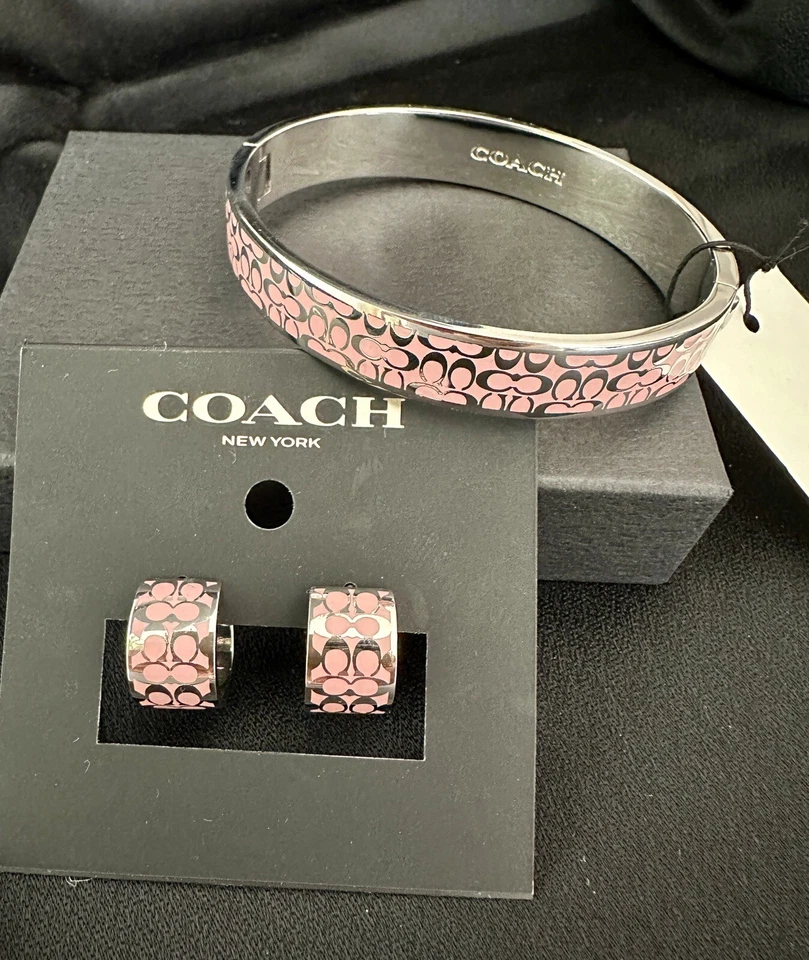 Conjunto Coach Logo Blush Rosa Esmalte/Plata Aro Pendientes Brazalete Bisagras Pulsera Foto 1 de 4