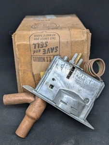 NOS 1949 1950 1951 1952 PONTIAC THERMOSTATIC HEATER CONTROL VALVE 514452 - Picture 1 of 16