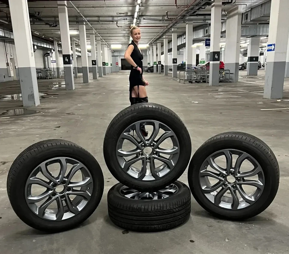 Orig. Mercedes C Klasse w205 17 Zoll Alu Conti 225 50 R17 Sommerräder 2054010200 - Bild 1 von 4