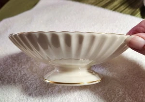 Vintage Lenox China Bonboniere mit Fuß USA Elfenbein mit Goldrand 1969 überbacken - Bild 1 von 9