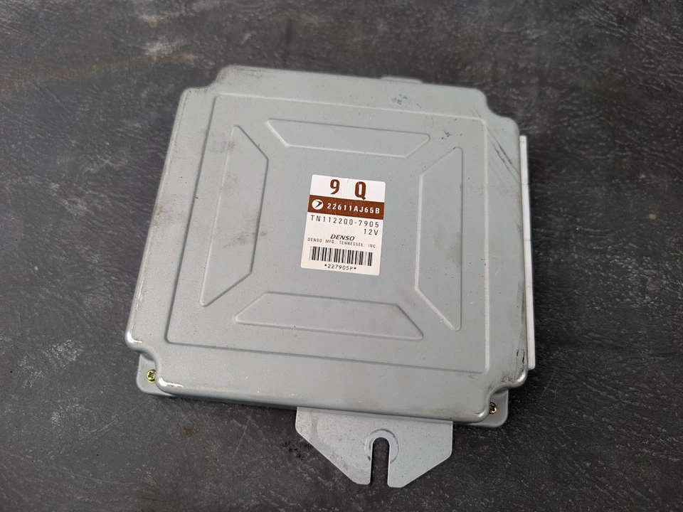 Computadora con motor Subaru Outback XT 2005 ECU ECM 2,5 L manual OEM 22611AJ65B 9Q Foto 1 de 1