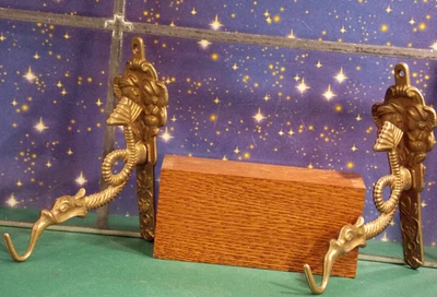 2 Wand Haken Messing ANTIK Garderoben Kleider Fabelwesen Fisch HBT 12,5x4,5x10,1 - Bild 1 von 4