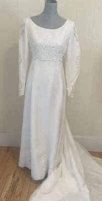 Vestido de novia vintage hecho a mano personalizado con tren y velo - años 60 Foto 1 de 4