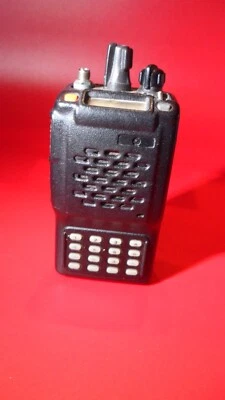 VX Standard VX-800V w/Keypad VHF 148-174 MHz 5w 16ch Two Way Radio - Image 1 of 4