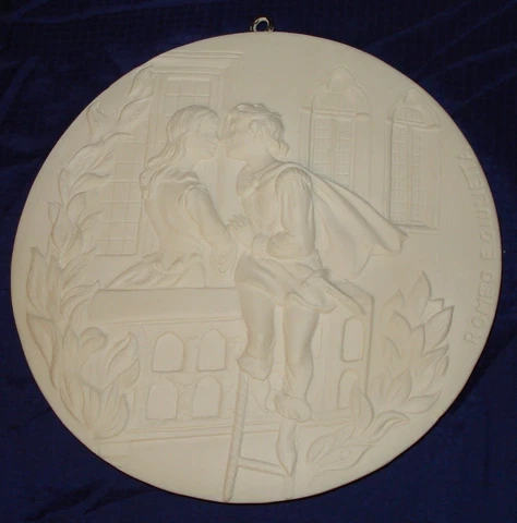 RP617 Vtg White Marble Like Plaque Romeo & Juliette Italy Cover