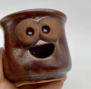 Art Pottery Ceramic Funny Face Big Eyes Egg Separator Signed Metallic Glaze - Picture 1 of 9
