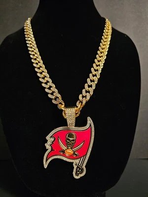 Collar de 24" de cristal helado de lujo cadena de eslabones cubanos Tampa Bay Buccaneers 2 Foto 1 de 4