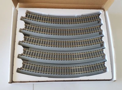 Walthers Trainline HO Scale Power-Loc Track set 12 Curved Pieces - Image 1 of 2