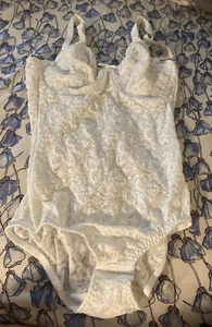 BALI BODY SLIMMER STYLE 7432 WHITE 34C MODERATE CONTROL NEW TAGS Vintage Lace - Picture 1 of 6