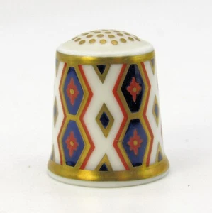 ROYAL CROWN DERBY ENGLISH BONE CHINA THIMBLE 'THE DIAMOND' - Picture 1 of 3
