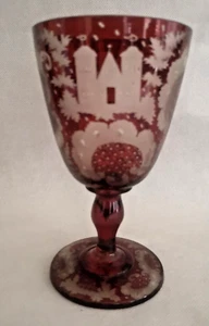 Böhmischer Kristall Rubin Glas Kelch mit Schlossdekor - Bild 1 von 12