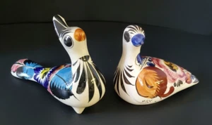 Par de estatuillas de cerámica pintadas a mano arte popular mexicano cerámica pájaro Tonala de colección - Imagen 1 de 15