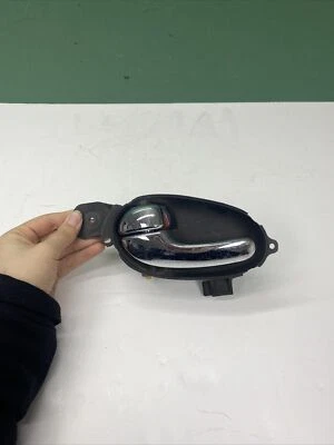 GMC Envoy 2007 manija de puerta interior delantera izquierda 107502 usada OEM Foto 1 de 4