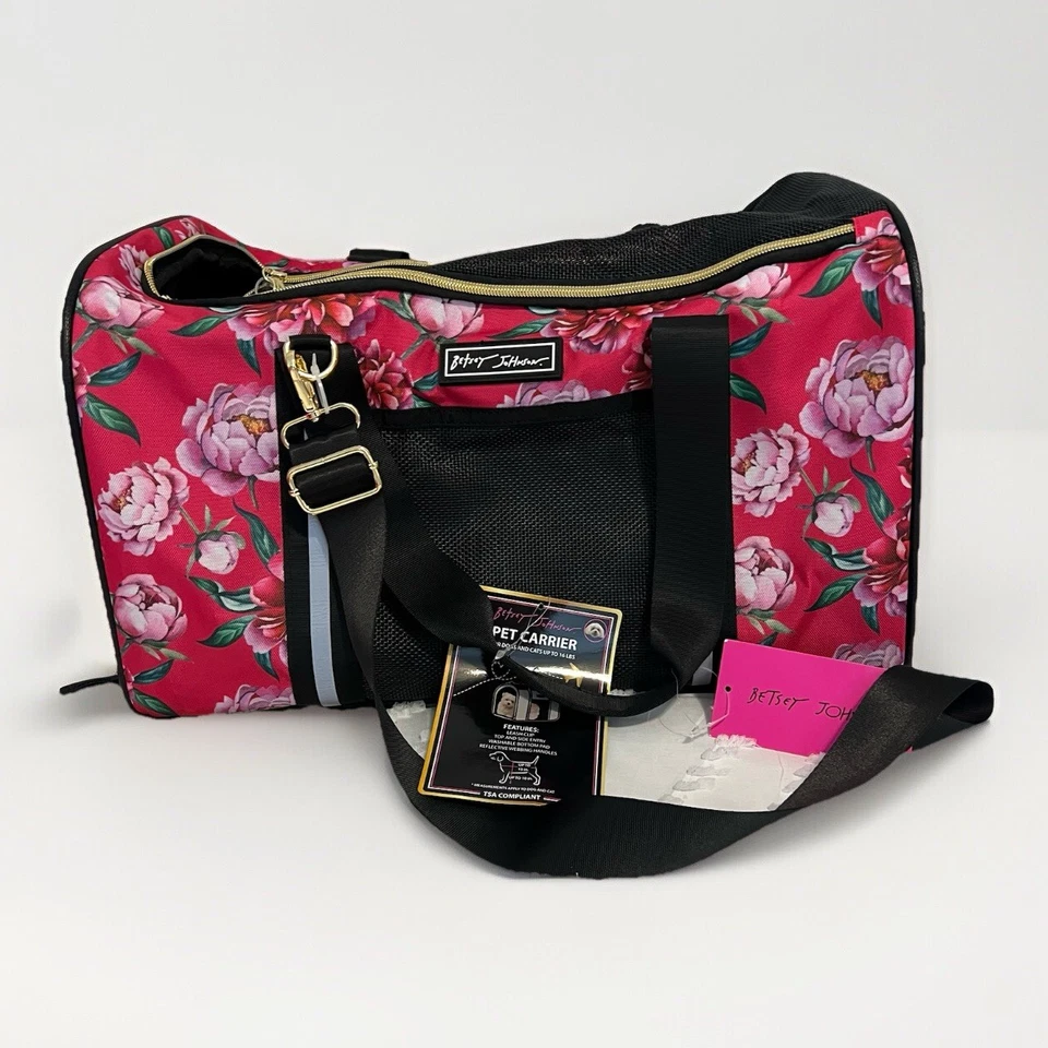 BETSEY JOHNSON PORTADOR DE MASCOTAS ROSAS ROSAS ROSAS PERROS GATOS HASTA 16 LB APROBADO POR TSA NUEVO CON ETIQUETAS Foto 1 de 4