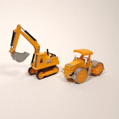 Maisto Die Cast Construction Pull Back Toys 8249 Macadam Roller 8248 Excavator - Image 1 of 4